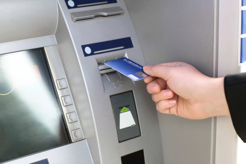 Wypłacasz gotówkę w bankomacie? Ważne zmiany od 19 lutego