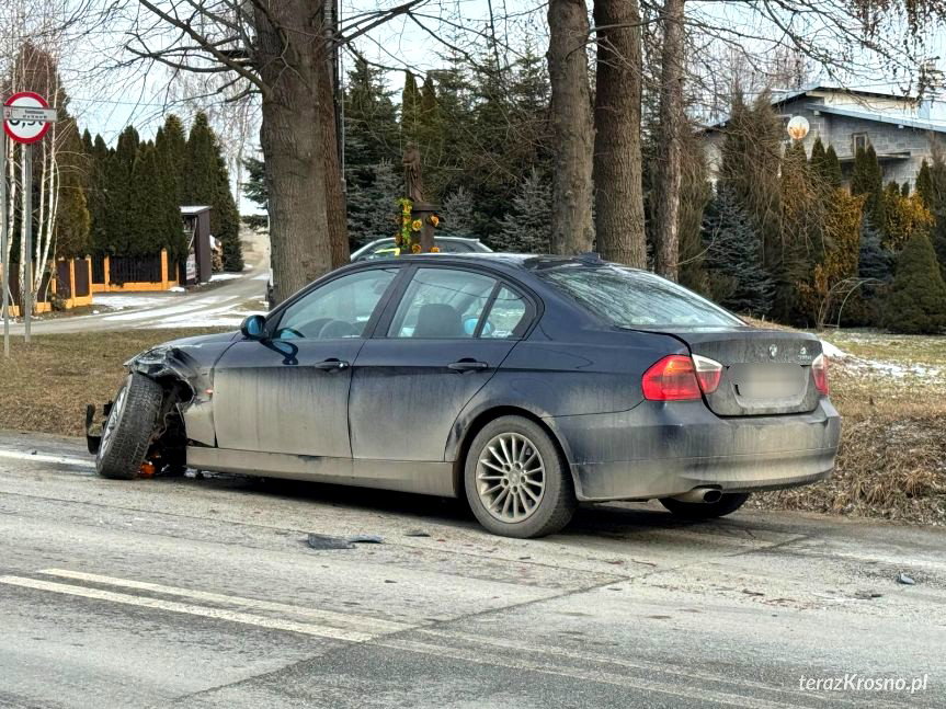 Zderzenie BMW i Peugeota w Klimkówce