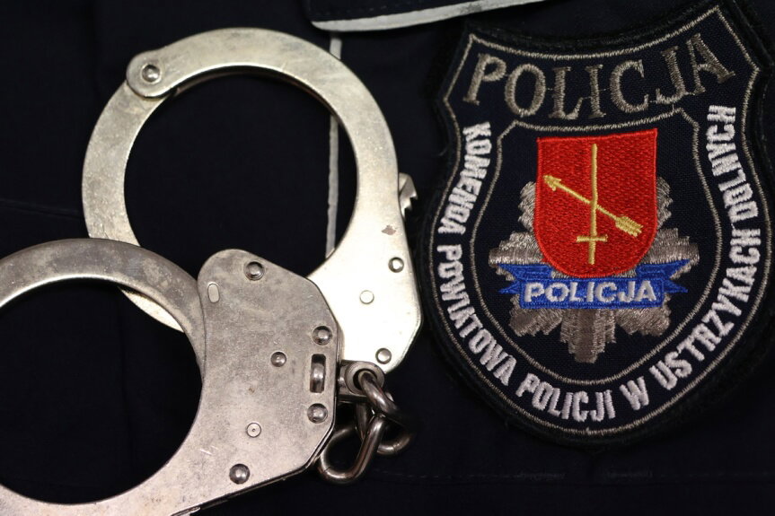 25-latek znieważył i naruszył nietykalność cielesną policjantów