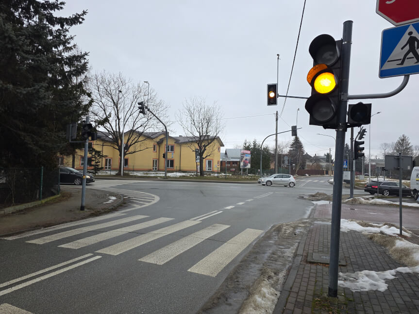 Zaskakujący zwrot w sprawie świateł na DK28 w Krośnie. Policja pisze do urzędu miasta