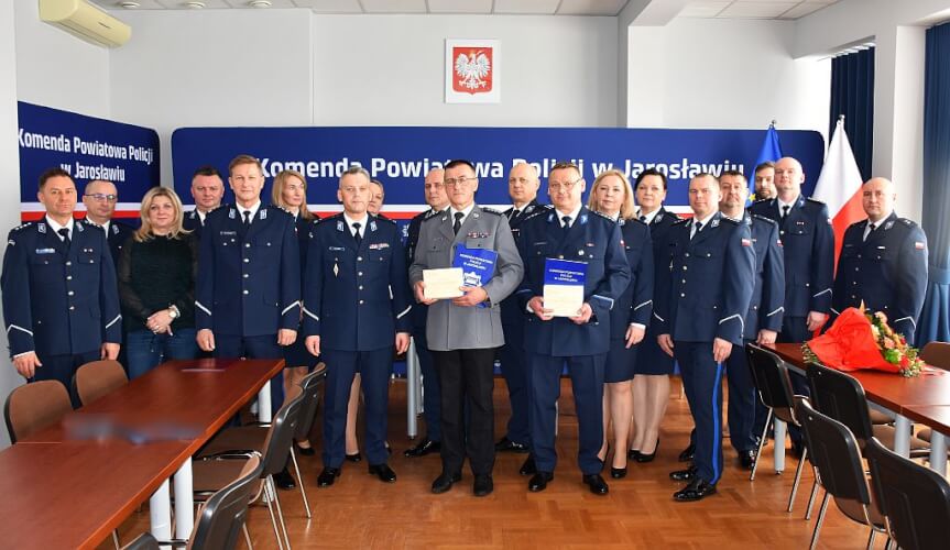 Uroczyste zakończenie wieloletniej służby w policyjnym mundurze