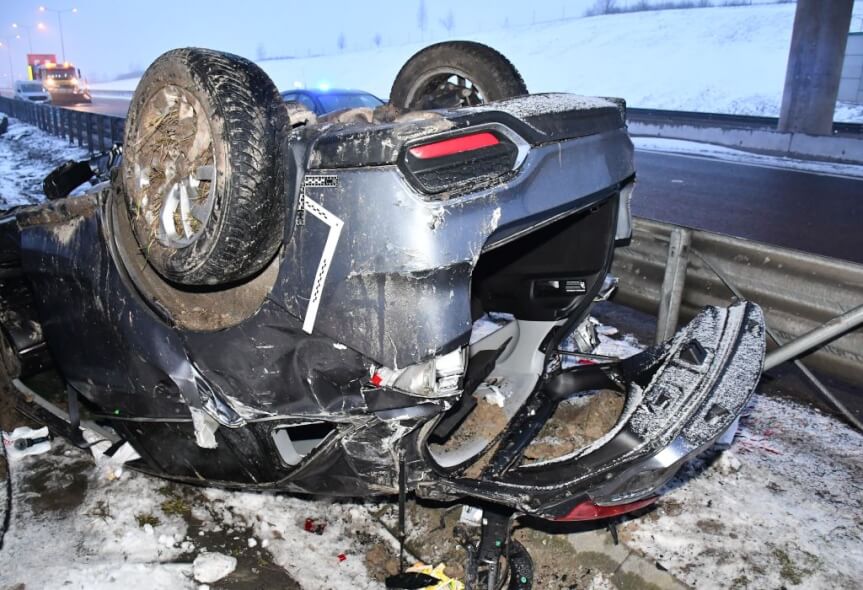 Dachowanie pojazdu na autostradzie A4
