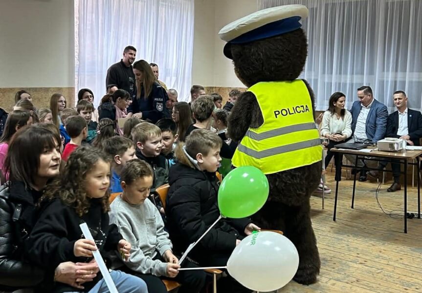 Policjanci spotkali się z dziećmi i młodzieżą