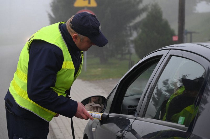 Zbyt szybka jazda ujawniła więcej. 32-latek odpowie przed sądem