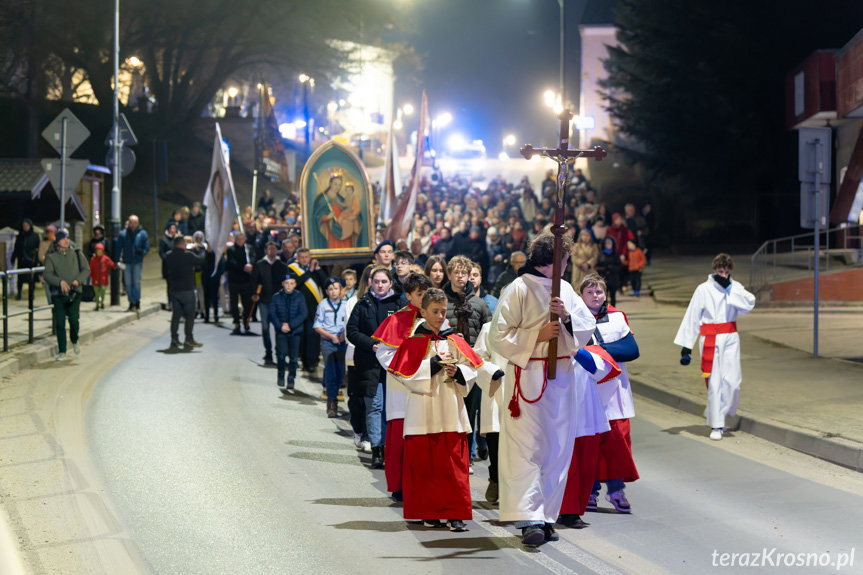Droga Krzyżowa przeszła ulicami Krosna [ZDJĘCIA]