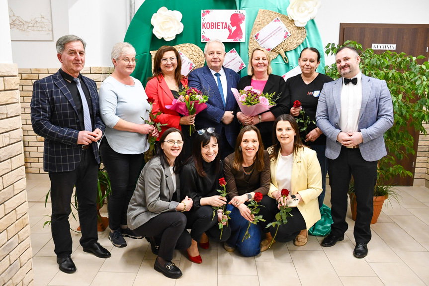 Muzyka, życzenia i wspólne spotkanie - Gminny Dzień Kobiet w Jaśliskach
