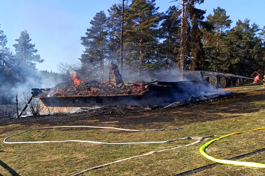 Pożar drewnianego domu w powiecie bieszczadzkim
