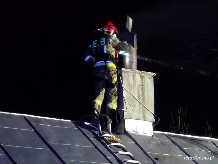 Zręcin. Pożar sadzy w kominie