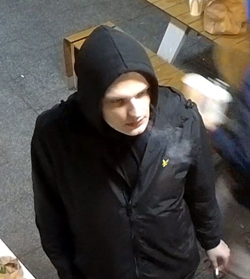 Policja poszukuje mężczyzn ze zdjęć - sprawcy uszkodzenia ciała i świadków zdarzenia