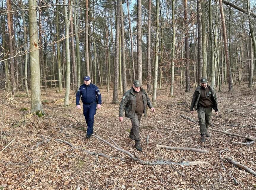 Policjanci i strażnicy leśni razem w terenie - ruszyła akcja "Wieniec"