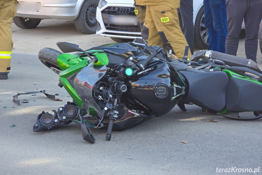 Zderzenie motocyklisty z samochodem w Krośnie