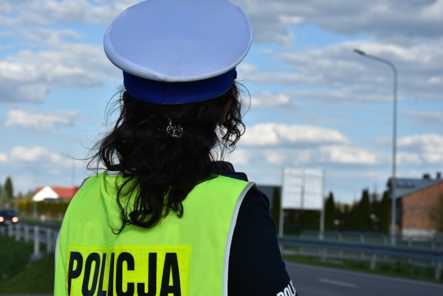 Nietrzeźwy i bez uprawnień za kierownicą Opla