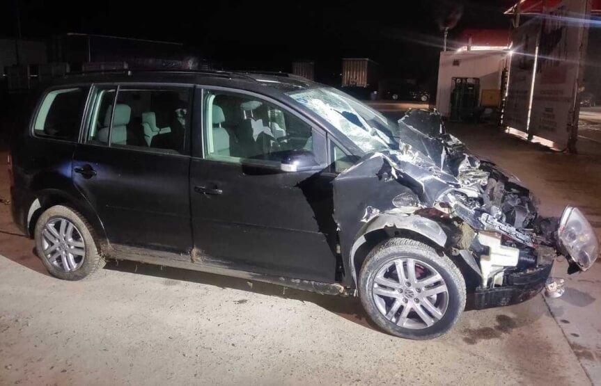 Najechał volkswagenem na pług ciągnika. Kierowca był pijany