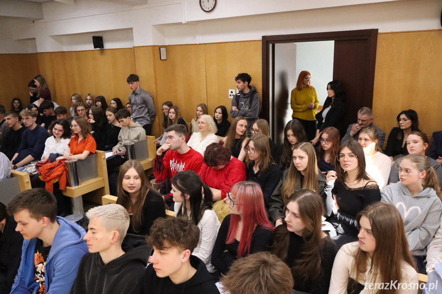 Zabójstwo i znęcanie. Dzień Edukacji Prawnej w Sądzie Okręgowym w Krośnie [ZDJĘCIA]