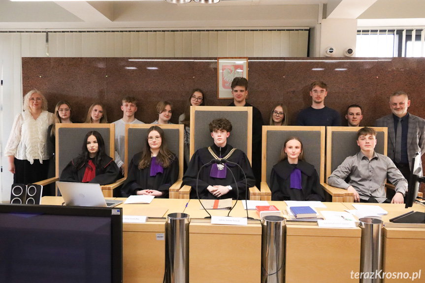 Zabójstwo i znęcanie. Dzień Edukacji Prawnej w Sądzie Okręgowym w Krośnie [ZDJĘCIA]