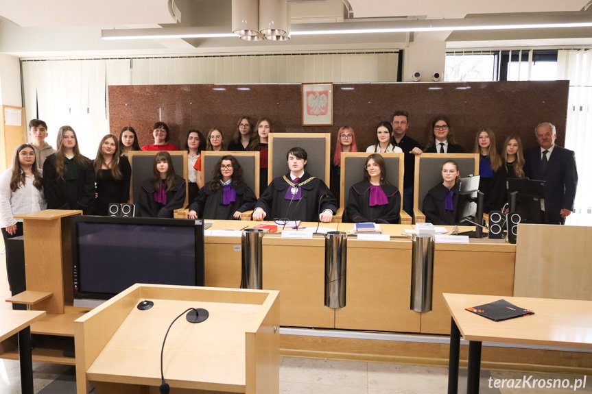 Zabójstwo i znęcanie. Dzień Edukacji Prawnej w Sądzie Okręgowym w Krośnie [ZDJĘCIA]