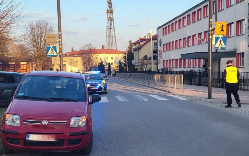 57-latka potrąciła pieszą na przejściu