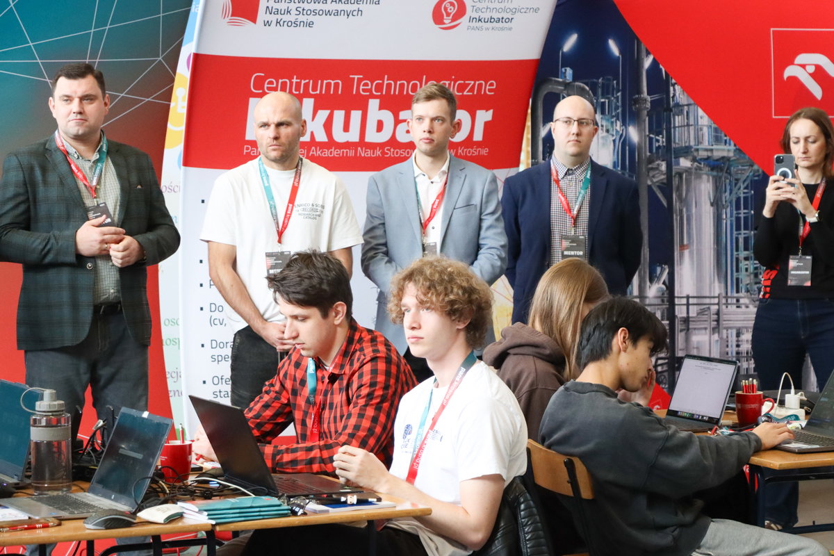 HackCarpathia w Krośnie: przestrzeń innowacji, kreatywności i technologicznych wyzwań [ZDJĘCIA]