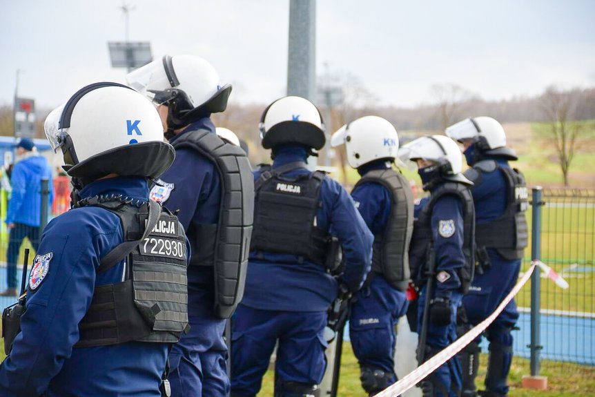 Policja z Jasła, Krosna i Rzeszowa zabezpieczała mecz piłki nożnej