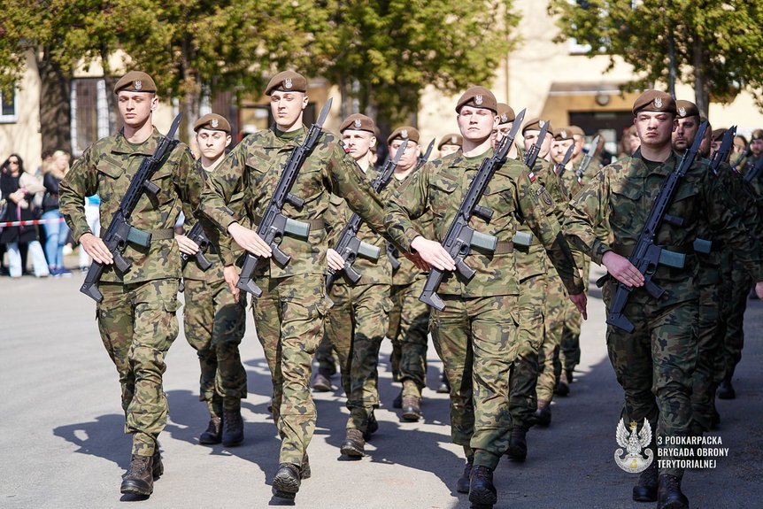 Od szkolenia do służby. Nowi żołnierze WOT złożyli przysięgę