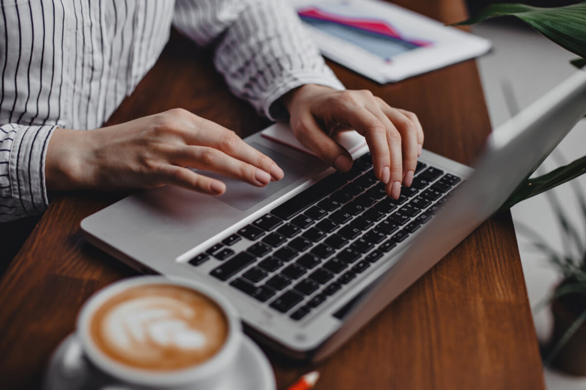Laptop do gier czy laptop uniwersalny? Wybierz sprzęt dopasowany do stylu pracy