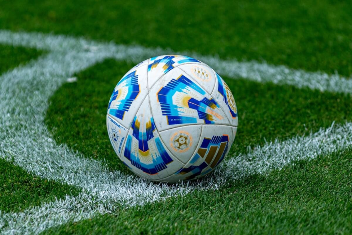 Jak pressing w środku pola wpływa na przebieg meczu futbolowego?