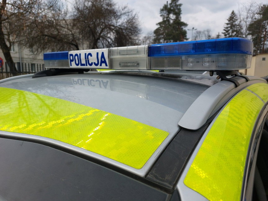 Pościg za pijanym kierowcą zakończony w lesie. Trzy osoby pod wpływem alkoholu