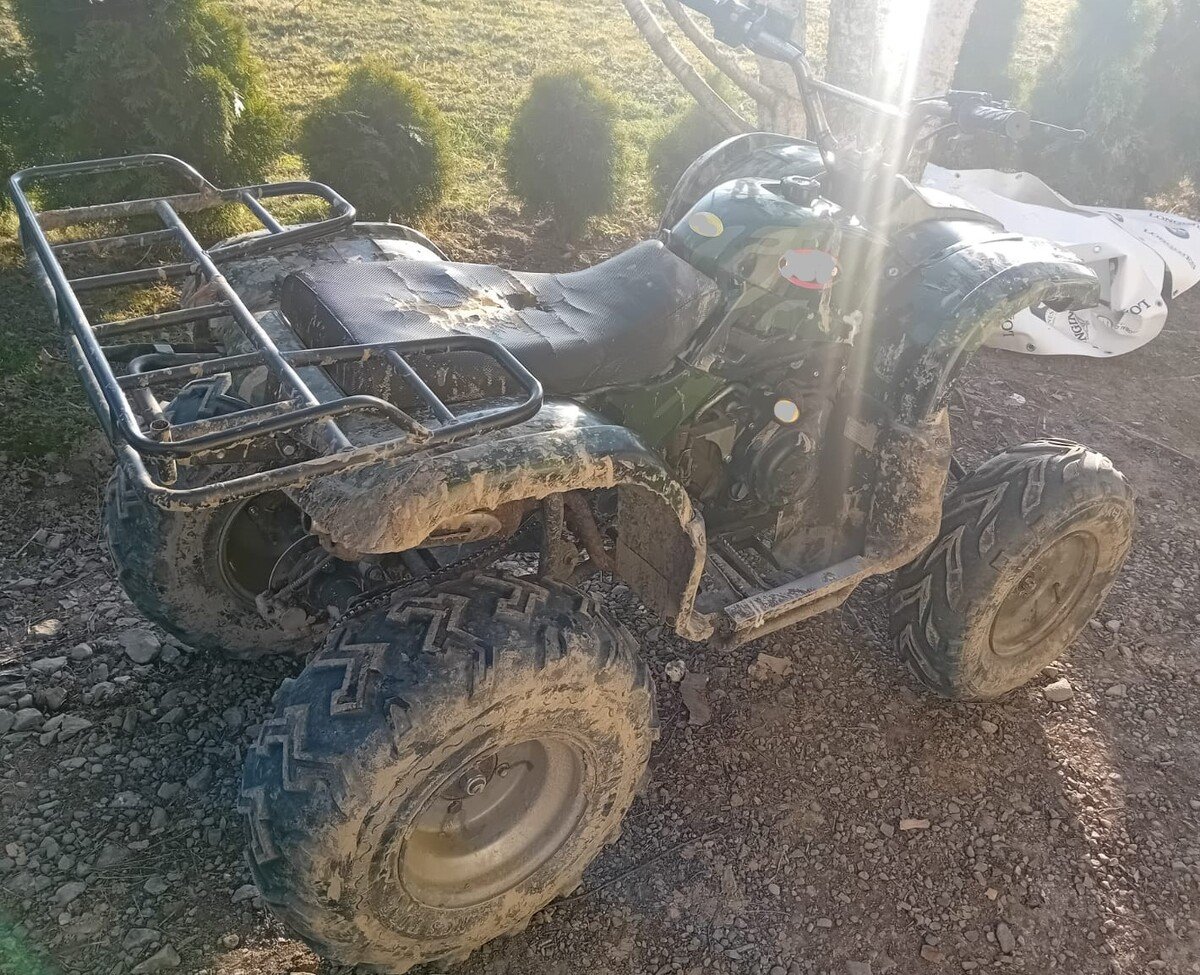 Niezarejestrowany quad, brak OC i wypadek. 31-latka w szpitalu