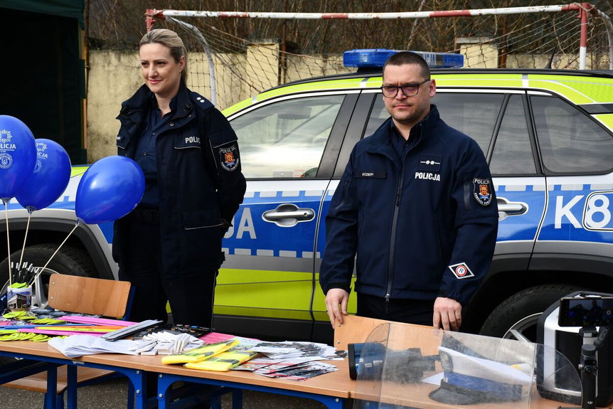Dzień otwarty z policjantami - uczniowie poznali ścieżkę do służby