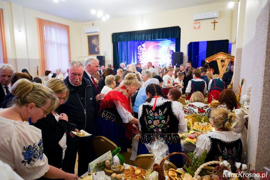 Przysmaki od 20 kół i stowarzyszeń. Jubileuszowa Karpacka Wielkanoc w Bóbrce