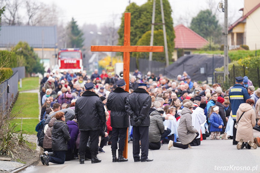 Wielkopiątkowa Droga Krzyżowa w Jedliczu