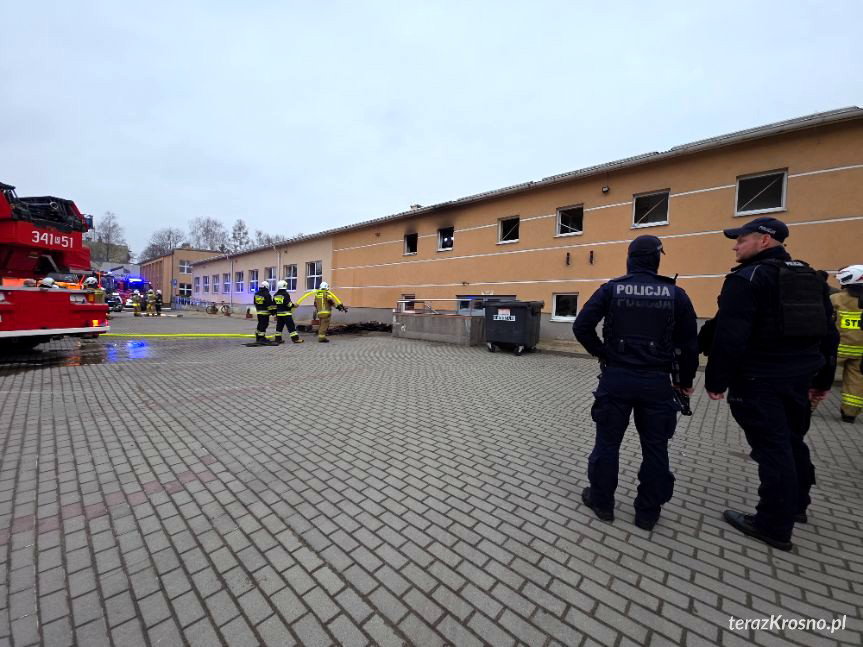 Pożar w budynku basenu w Krośnie. Oględziny z udziałem biegłego