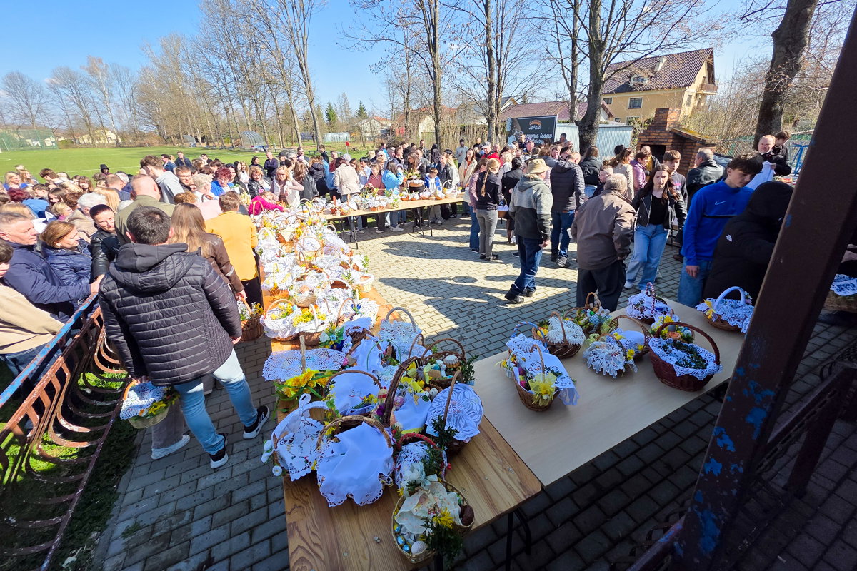 Wielkanocne święcenie pokarmów w parafii Zręcin