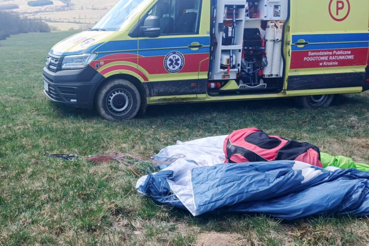 Wypadek paralotniarza w Mszanie