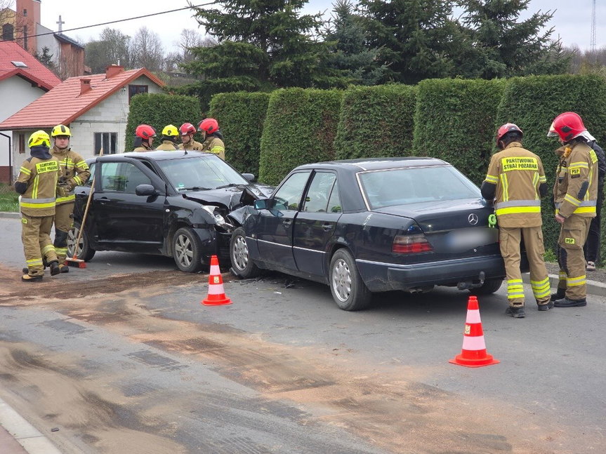Rogi. Zderzenie dwóch samochodów