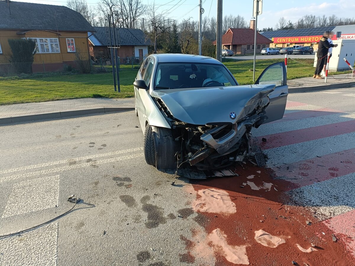 Drift kierującego Bmw zakończony wypadkiem