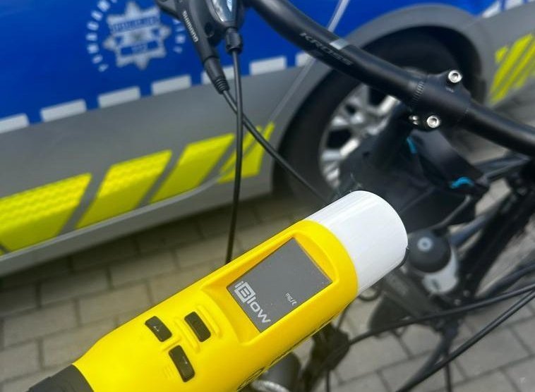 Rowerzyści i motocyklista z promilami zatrzymani przez policję