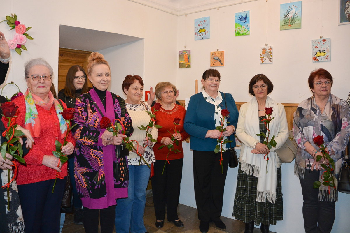 Seniorzy prezentują swoje prace rękodzielnicze