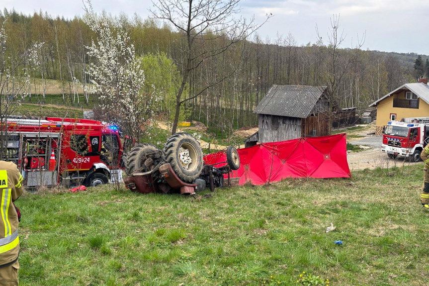 Tragiczny wypadek. Ciągnik przygniótł mężczyznę