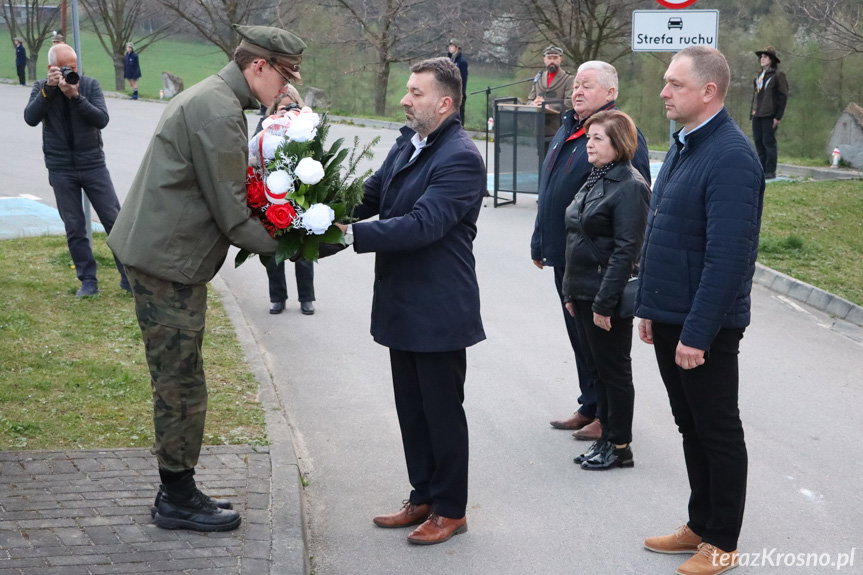 Katyń polską Golgotą. Obchody Dnia Pamięci Ofiar Zbrodni Katyńskiej w Rymanowie [ZDJĘCIA]