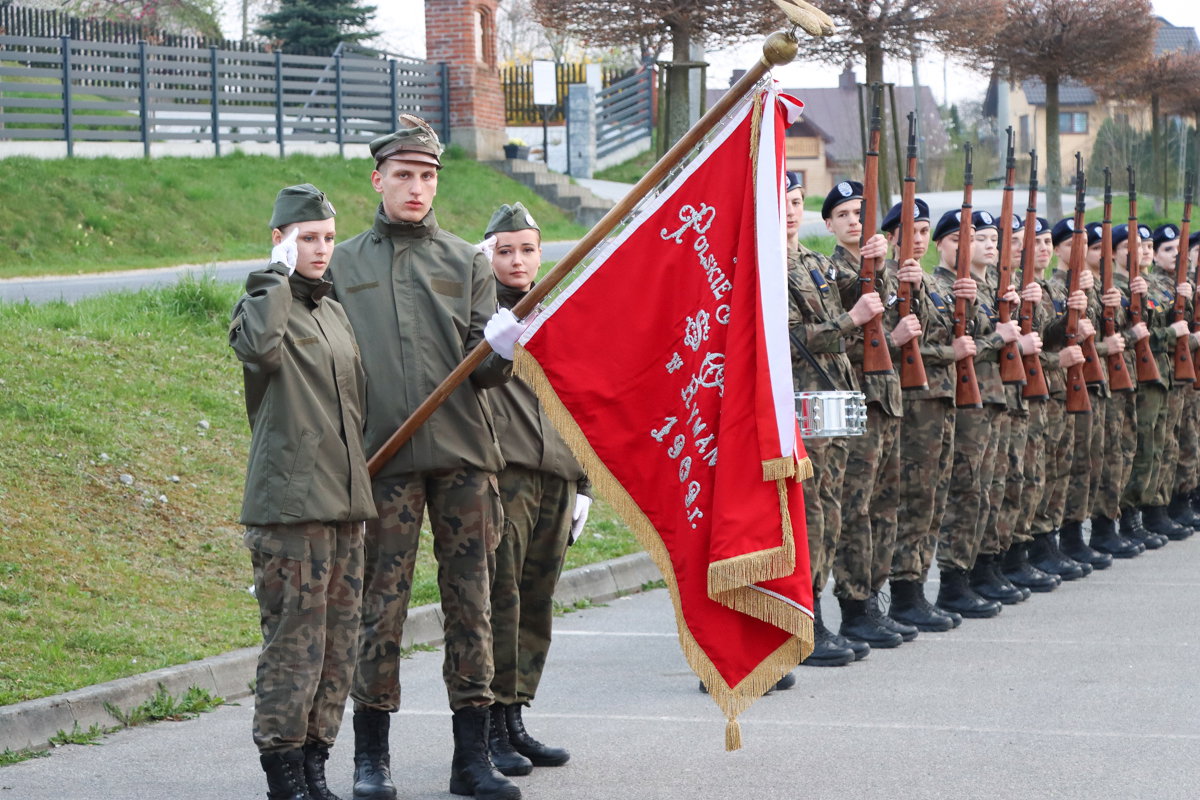 Katyń polską Golgotą. Obchody Dnia Pamięci Ofiar Zbrodni Katyńskiej w Rymanowie [ZDJĘCIA]