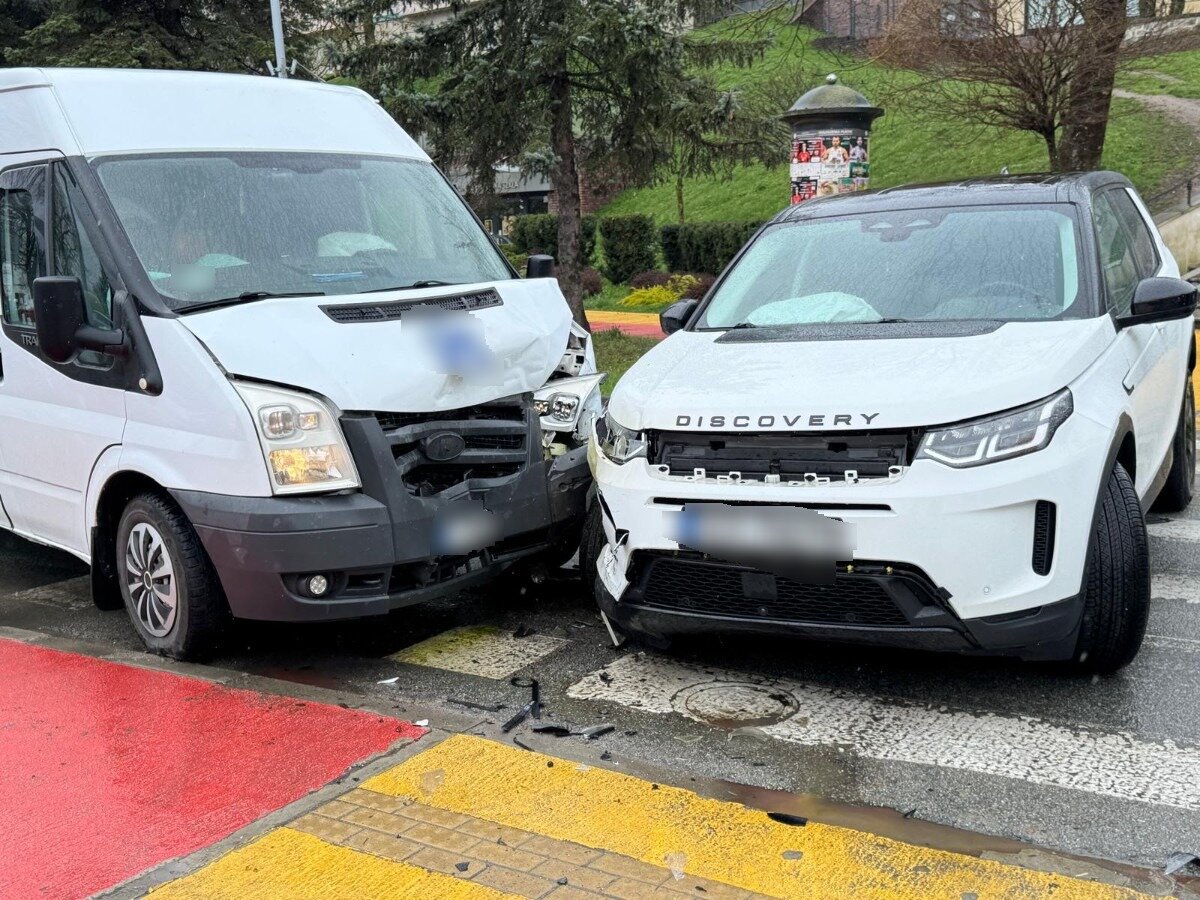 Zderzenie trzech samochodów w Krośnie
