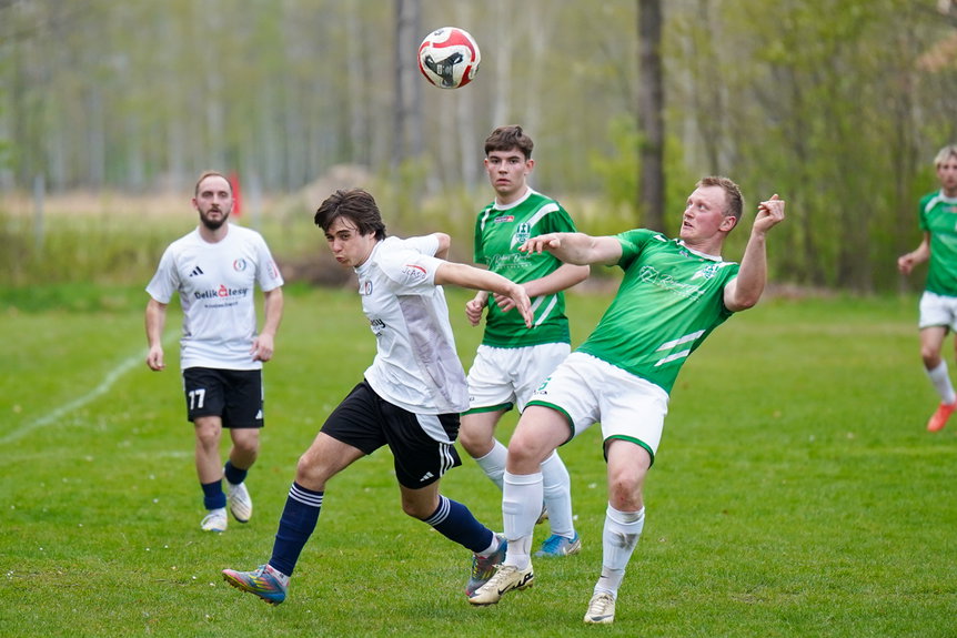 Obowiązkowe trzy punkty Jasiołki. Liwocz rozbity 4:0