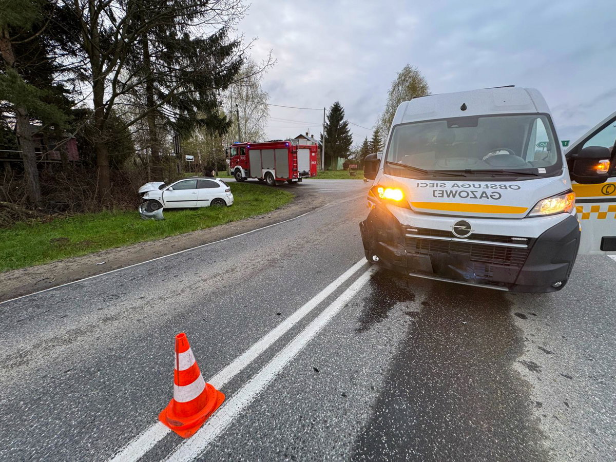 Kolizja o świcie na drodze wojewódzkiej w Krośnie