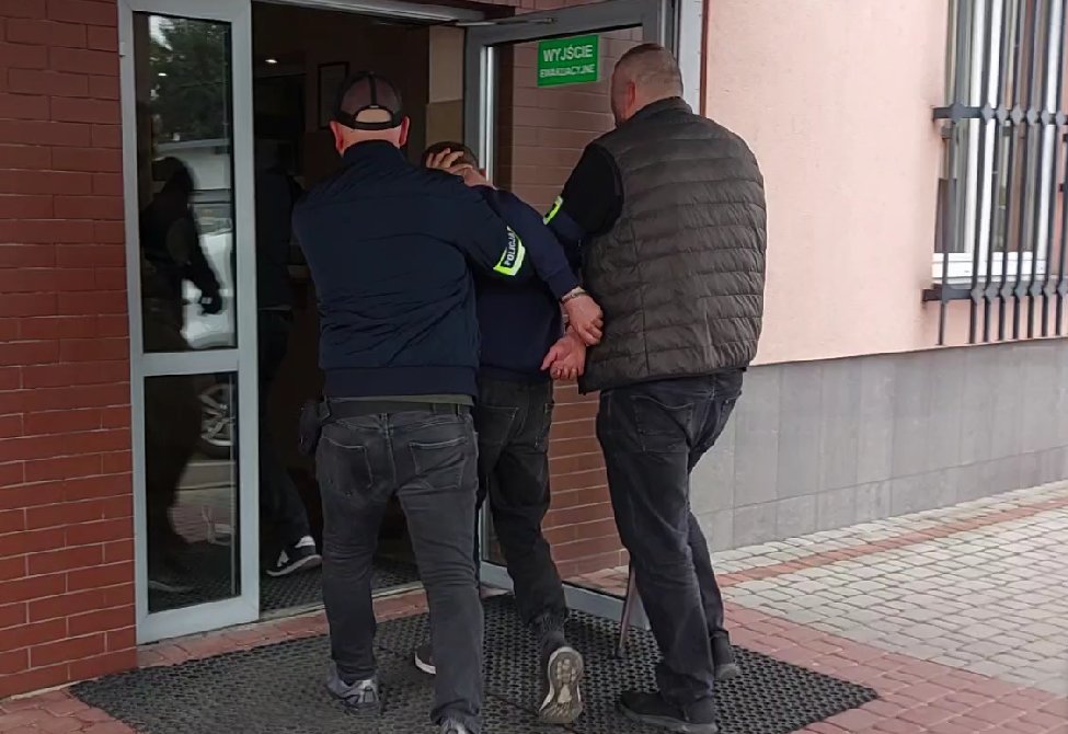 Ukradł perfumy i zaatakował ekspedientkę. Szybko wpadł w ręce policji