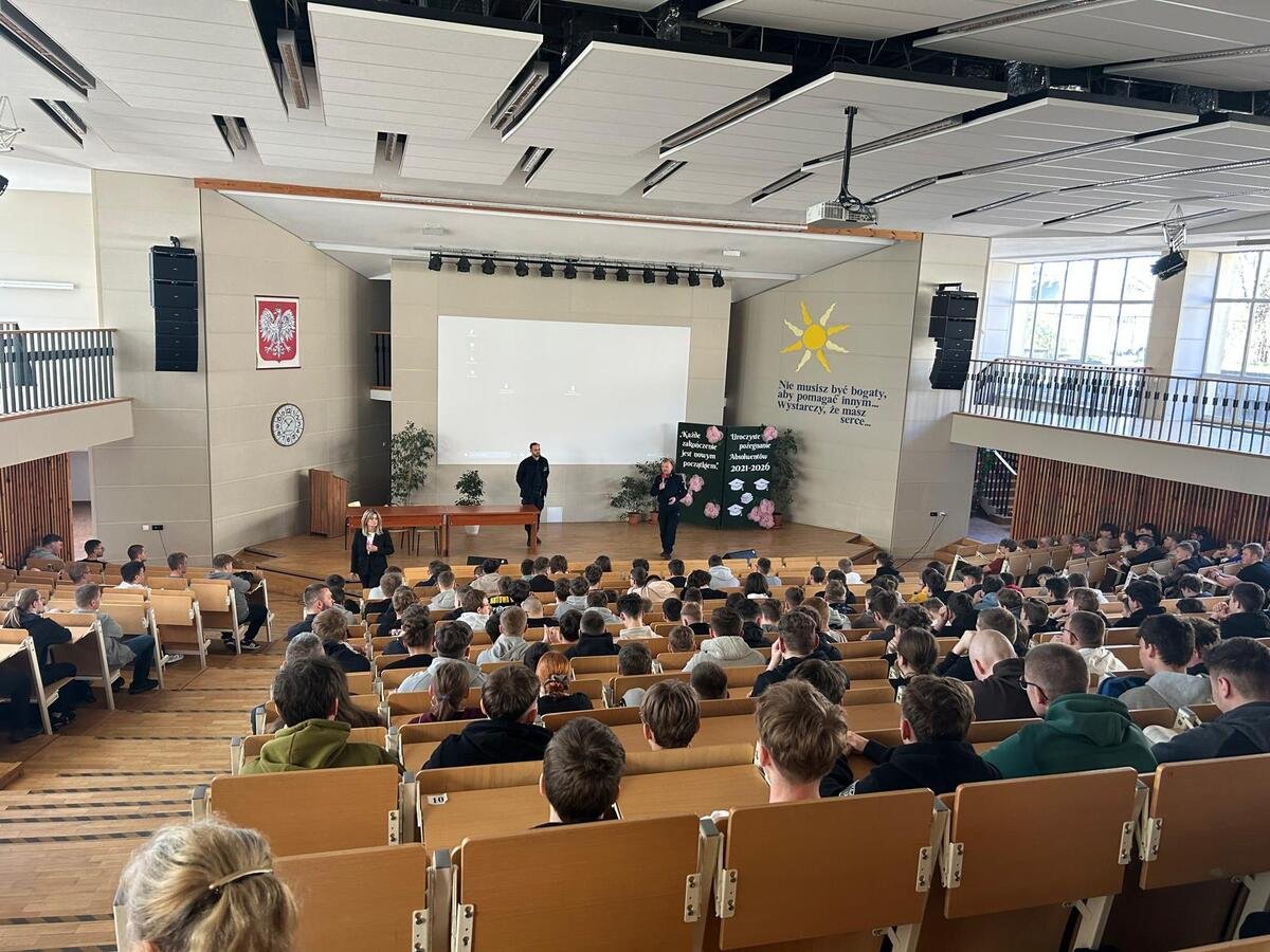 Bezpieczne wyjazdy zagraniczne tematem rozmów z policjantami