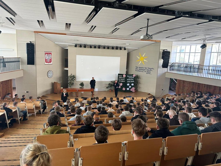 Bezpieczne wyjazdy zagraniczne tematem rozmów z policjantami