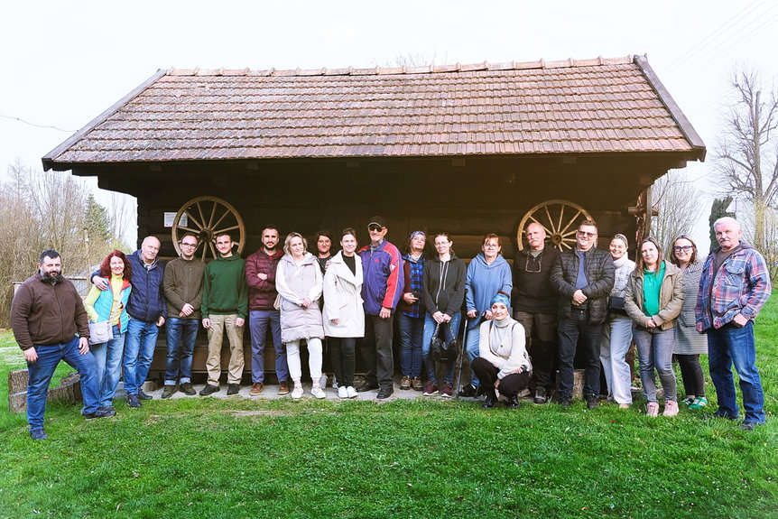 Nauka, praktyka i degustacja soków. Ogrodnicze spotkanie w Rogach