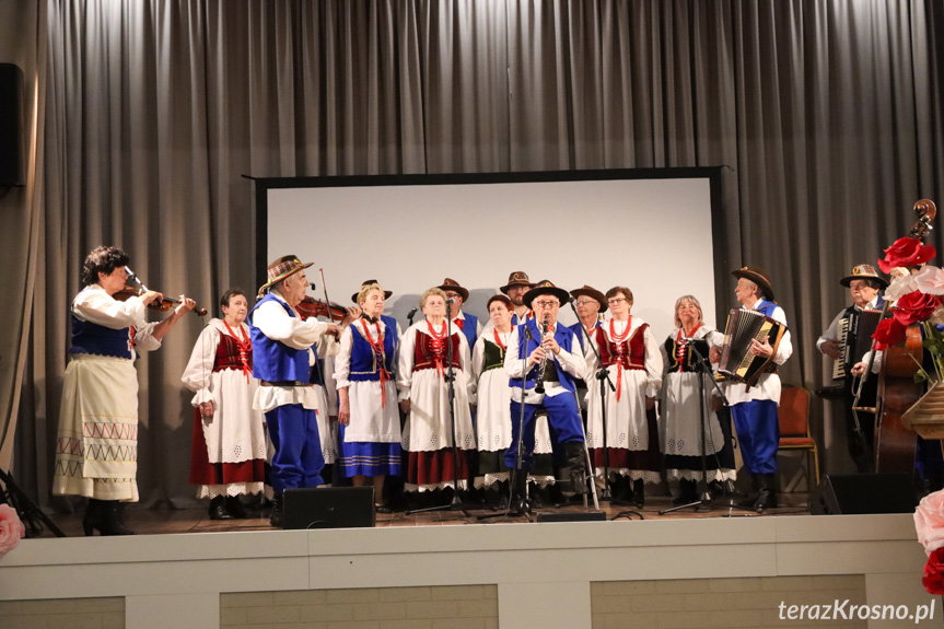 Rogowskie spotkanie z historią. Koła gospodyń wiejskich w roli głównej [ZDJĘCIA]