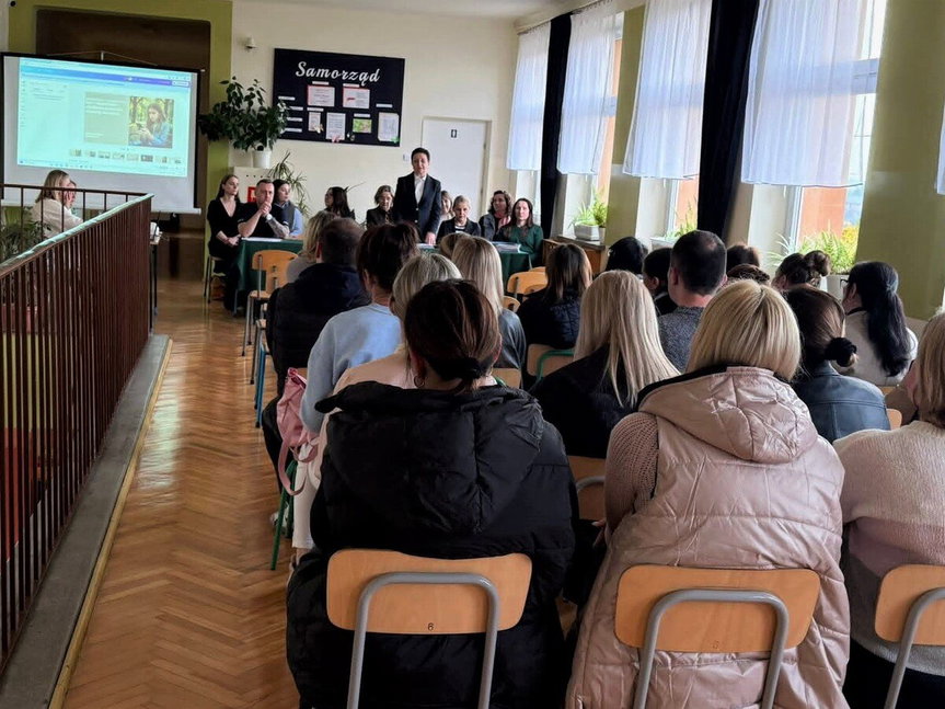 Jak chronić dzieci w internecie. Ważne spotkania w szkołach gminy Kańczuga
